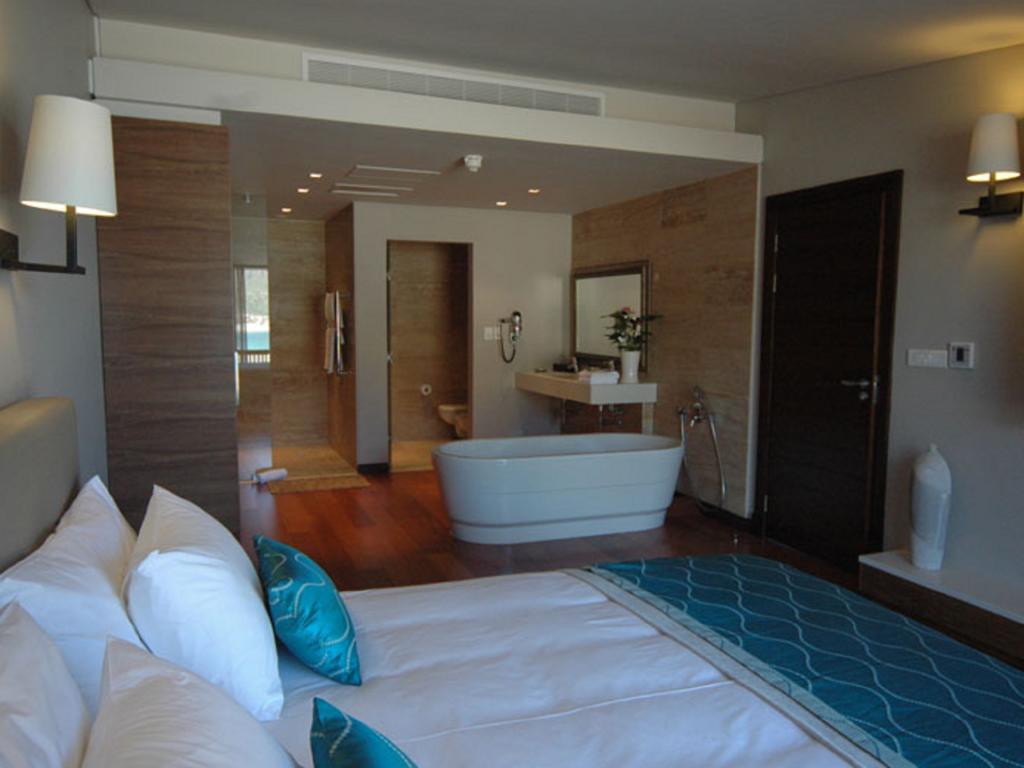 Chapmans Peak Beach Hotel Hout Bay Room photo